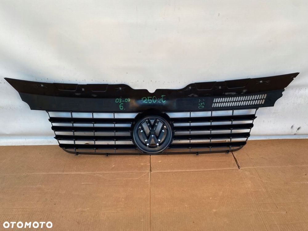 VW T5 CARAVELLE MULTIVAN 03- ATRAPA GRILL ORYGINAŁ ZNACZEK CHROM 7H0807101 - 7