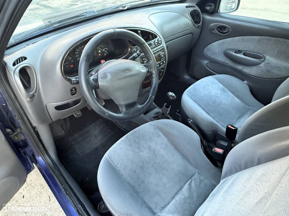 Ford Fiesta 1.25 Ghia - 11