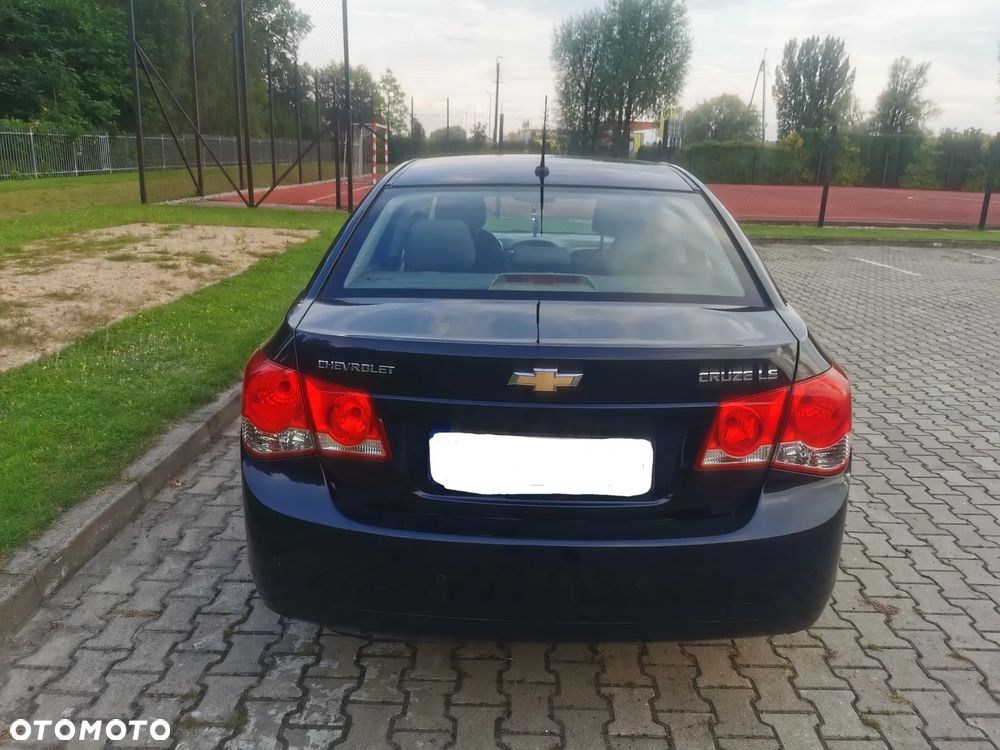 Chevrolet Cruze 1.6 LS - 3