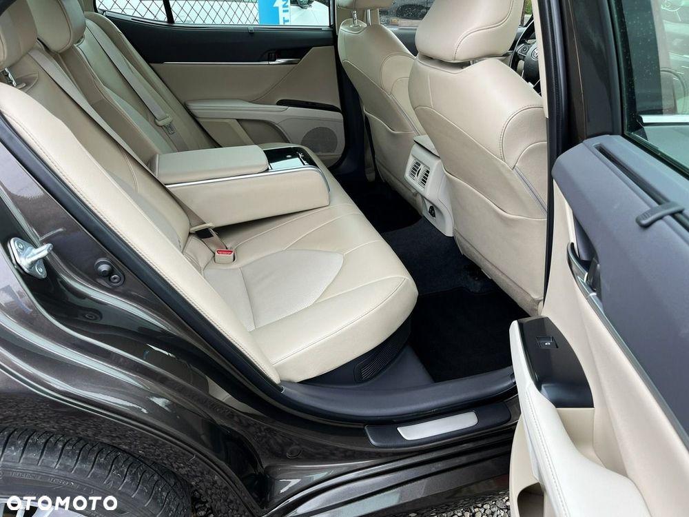 Toyota Camry 2.5 Hybrid Executive CVT - 34