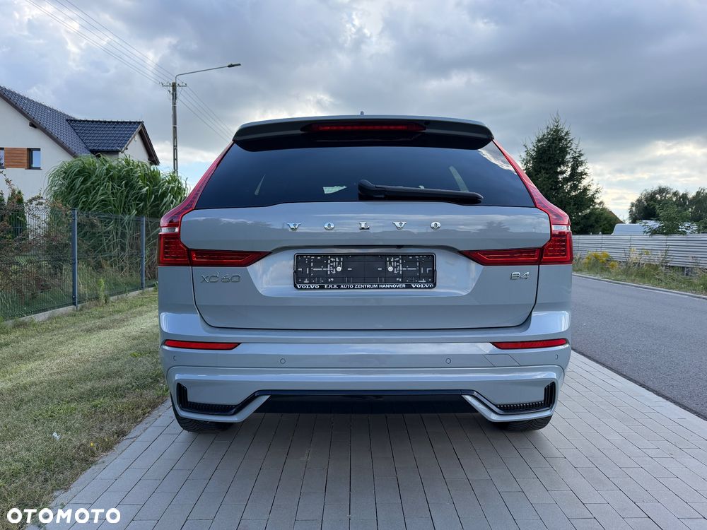 Volvo XC 60 B4 B Plus Dark - 8