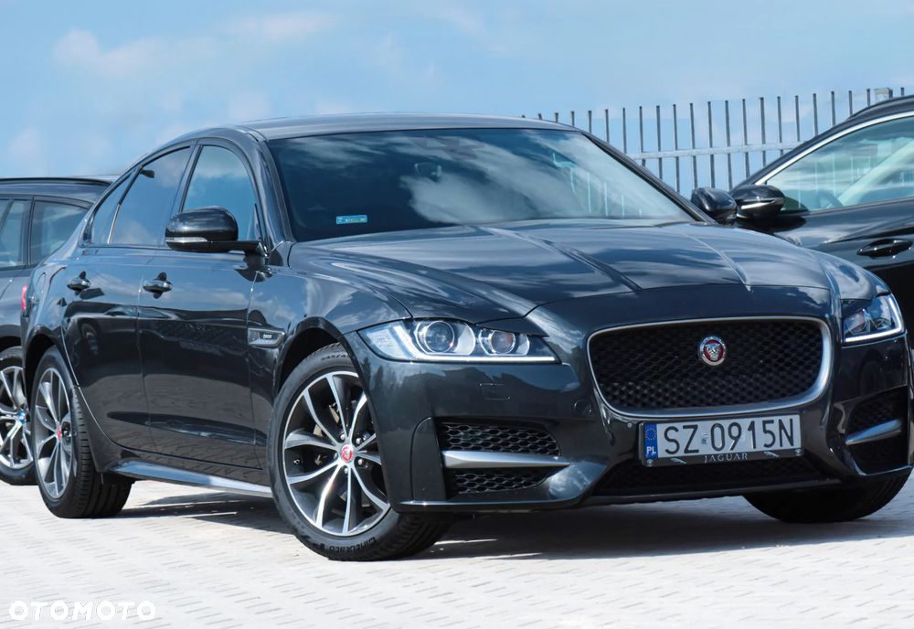 Jaguar XF 20d R-Sport - 36