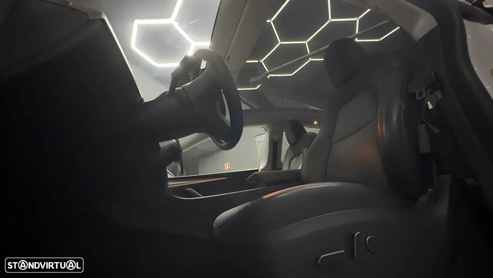 Tesla Model Y Long Range Dual Motor AWD - 14
