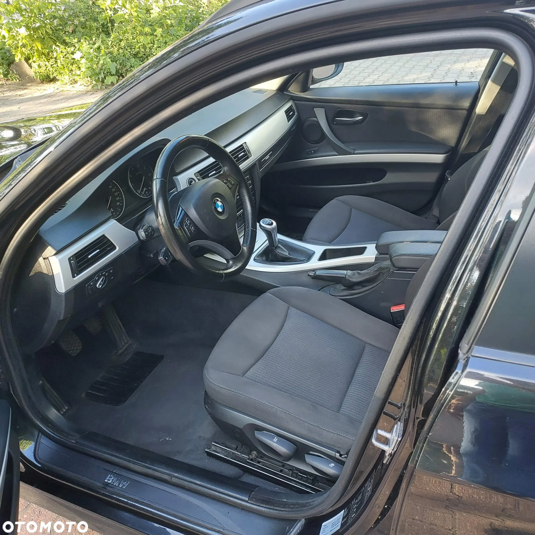 BMW Seria 3 318i Touring - 9