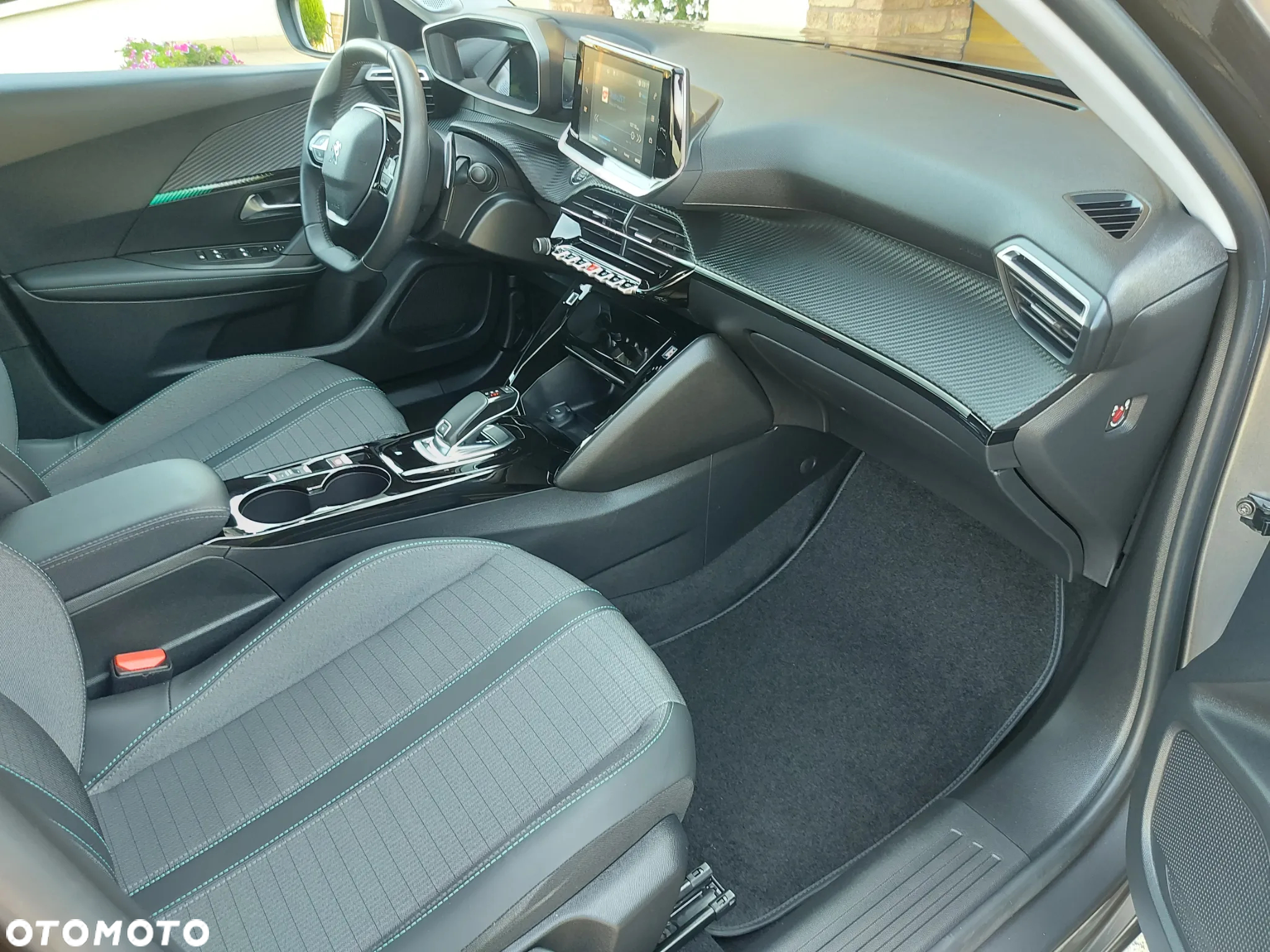 Peugeot 2008 1.2 PureTech Allure S&S EAT8 - 29