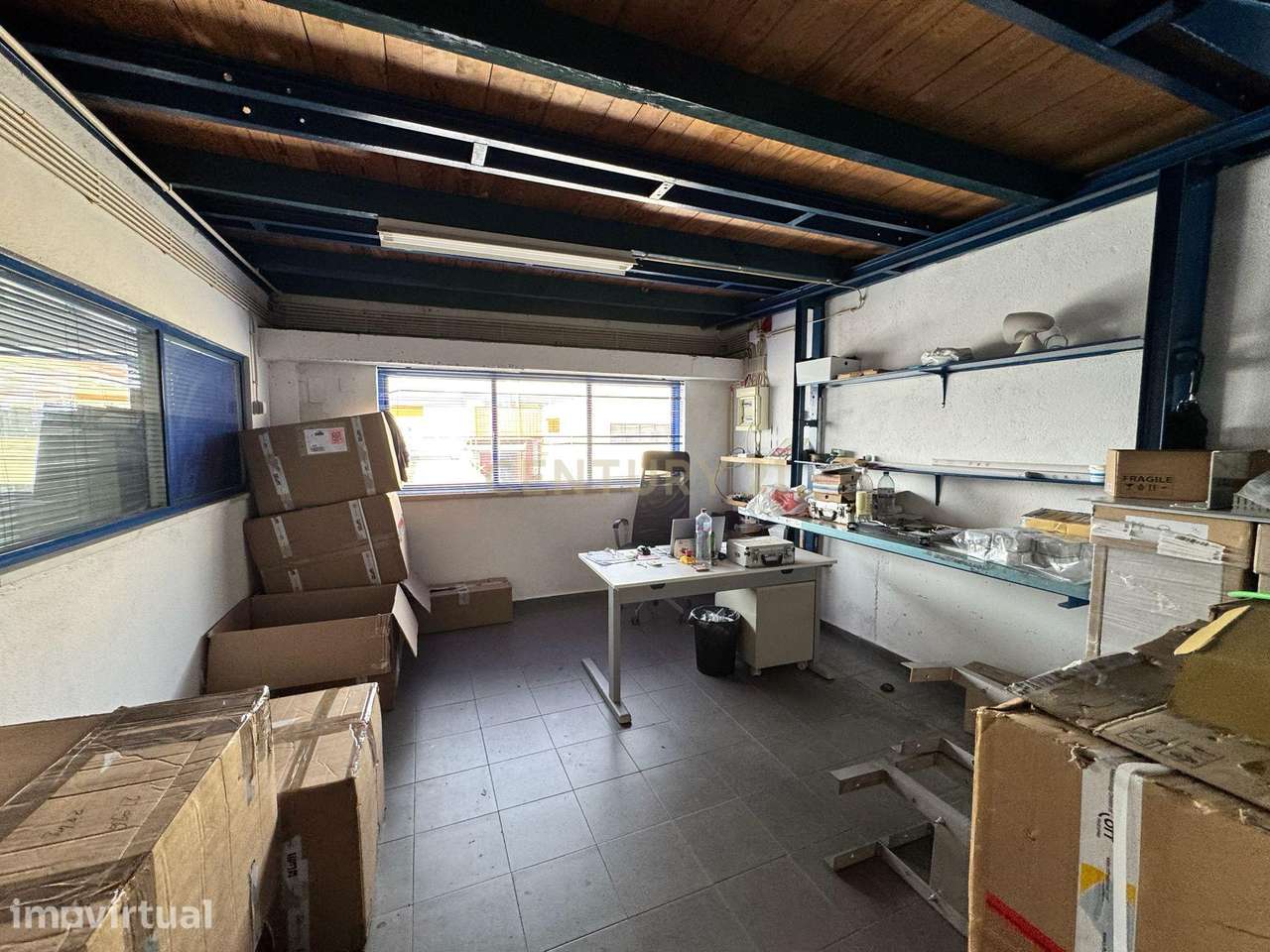 Armazém com 360 m2 - Grande imagem: 3/12