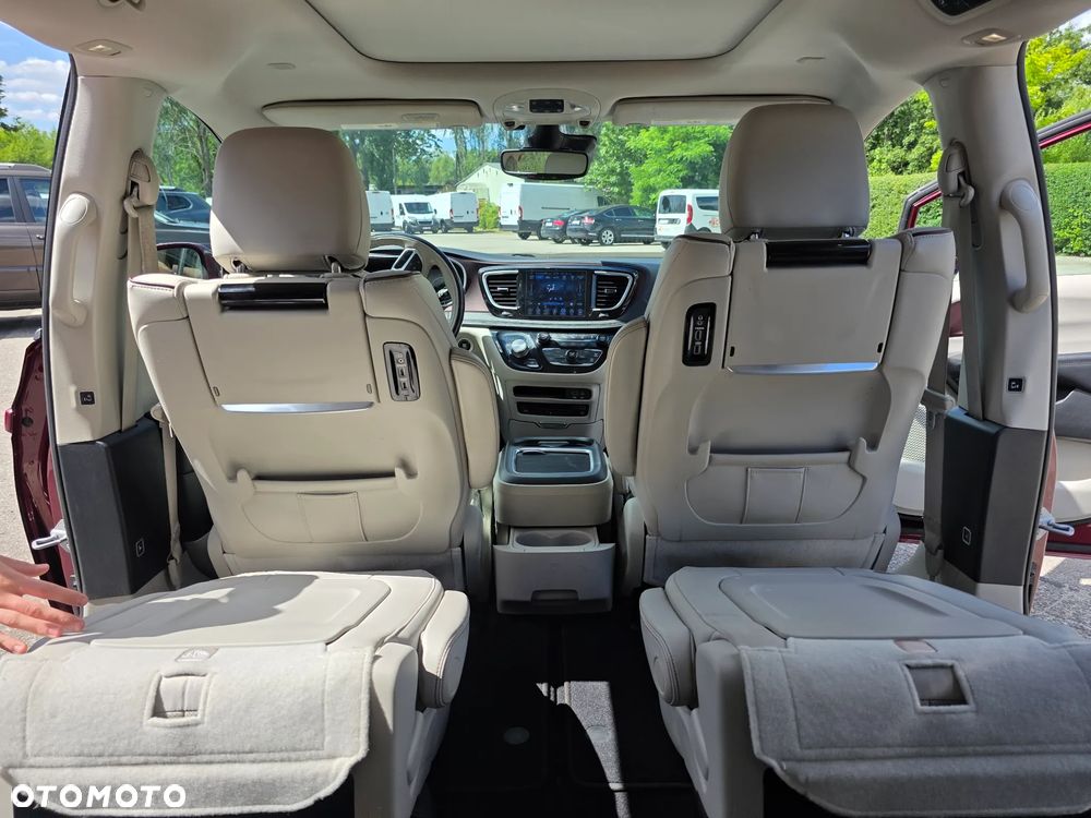 Chrysler Pacifica - 11