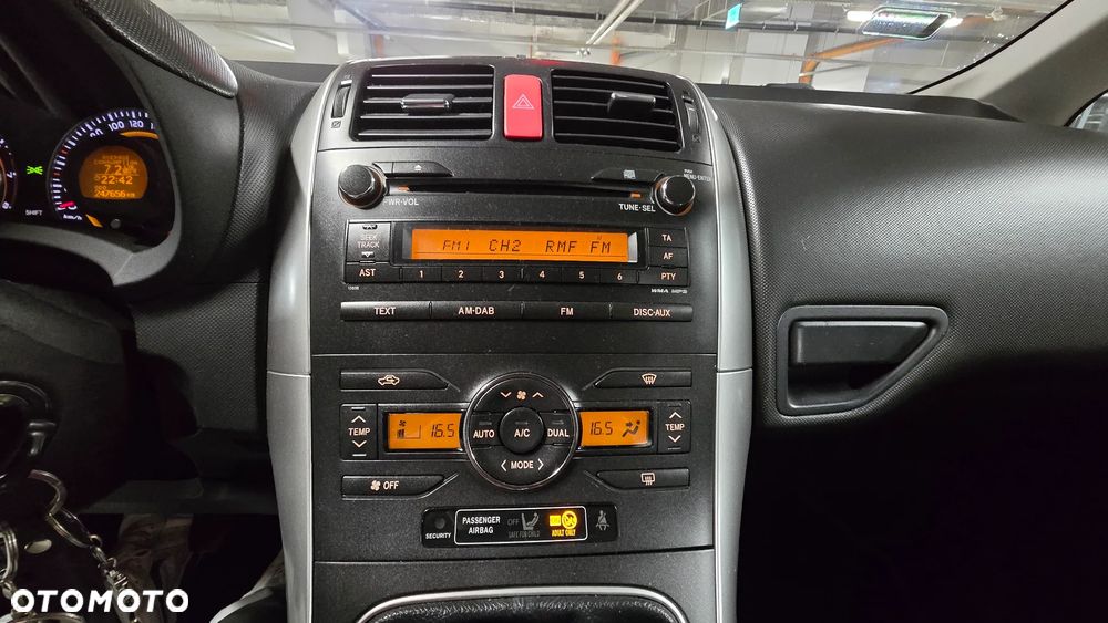 Toyota Auris 1.6 Premium - 27