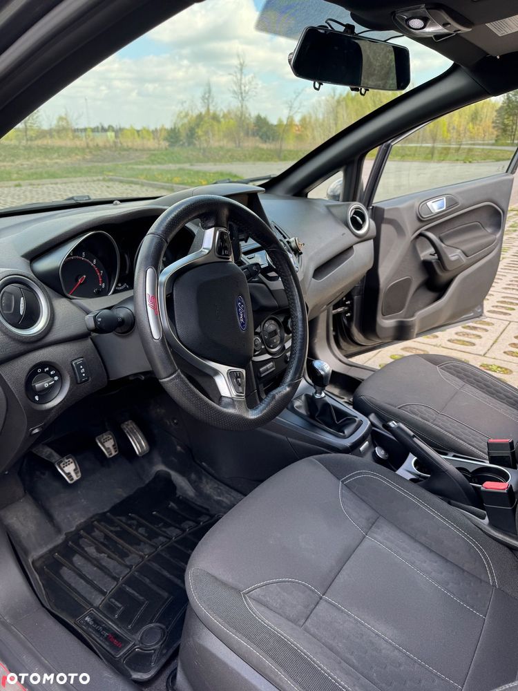 Ford Fiesta 1.6 EcoBoost ST - 23