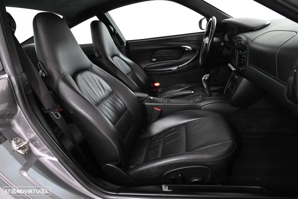 Porsche 911 (996) Carrera 4 Coupé - 5