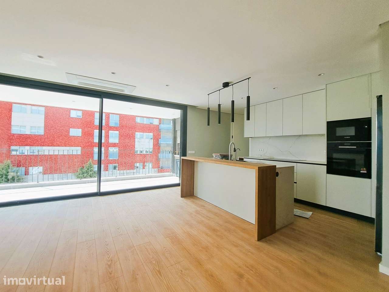 Moderno com Suite, Closet - Grande imagem: 3/17