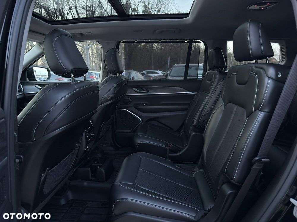 Jeep Grand Cherokee - 17