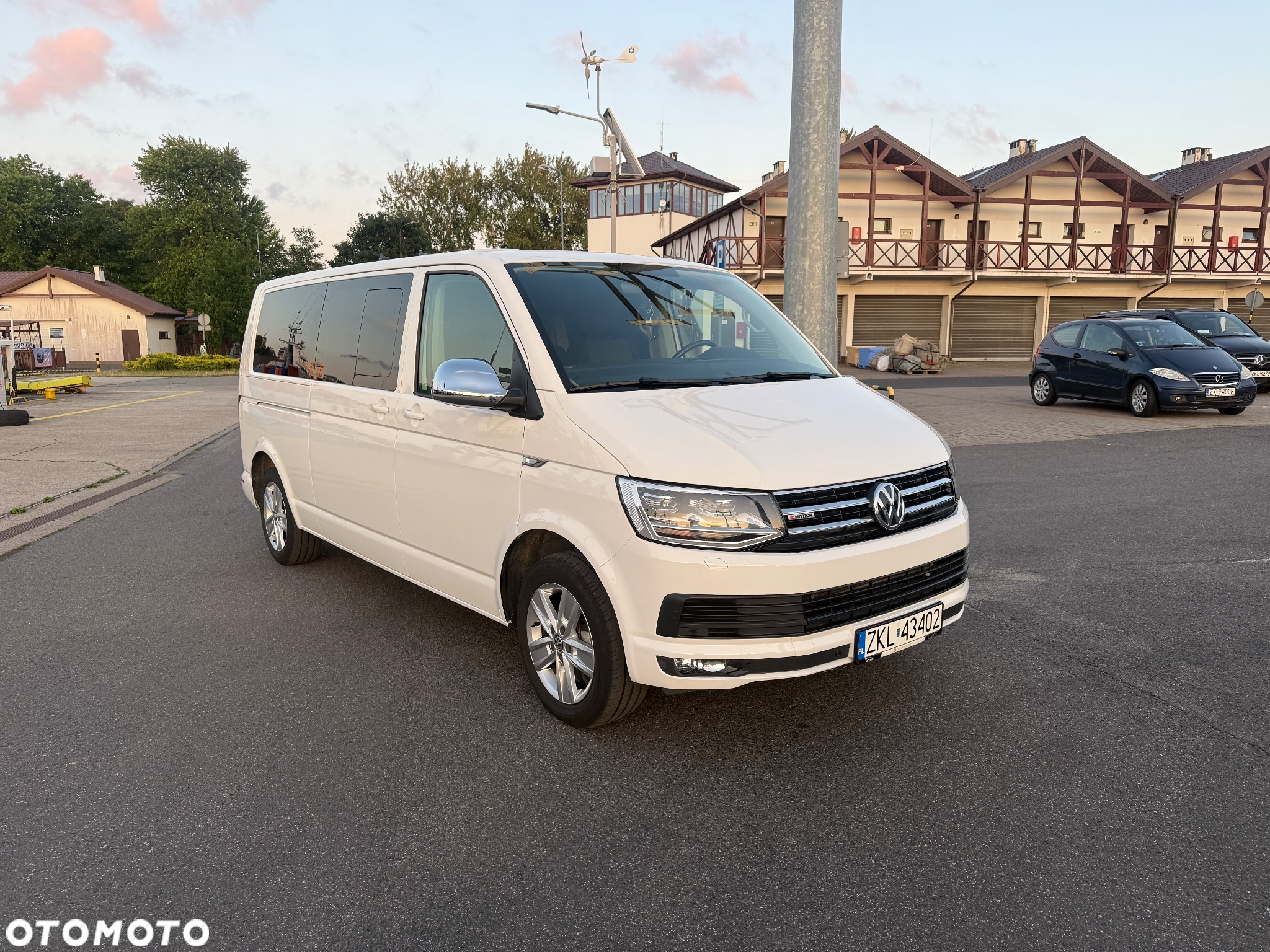 Volkswagen Caravelle 2.0 BiTDI L2 Highline 4Motion DSG - 2