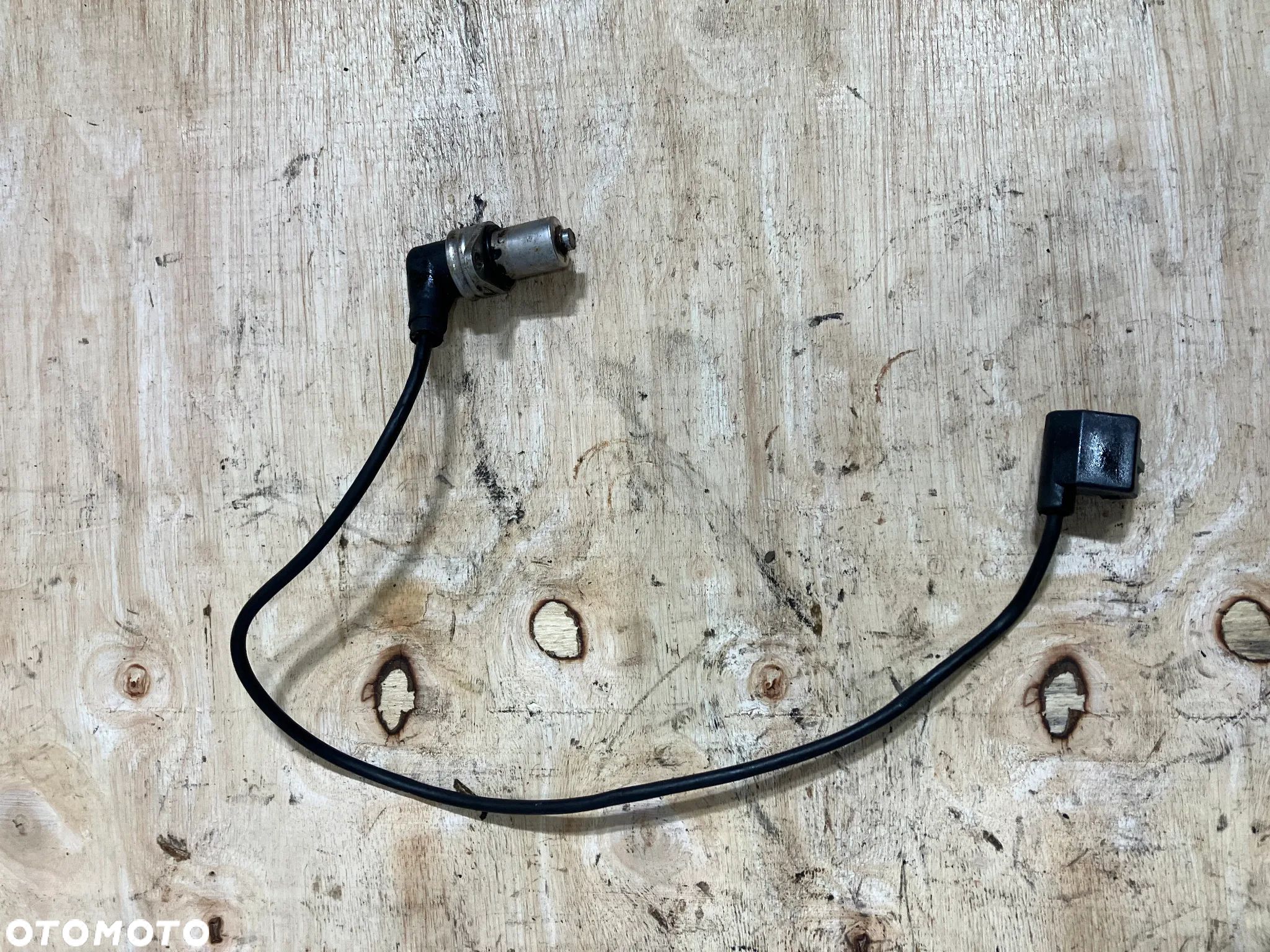 CZUJNIK POŁOŻENIA WAŁKA ROZRZĄDU BMW E31 E32 E34 E38 M60 B30 B40 V8 OEM 1724055 - 1