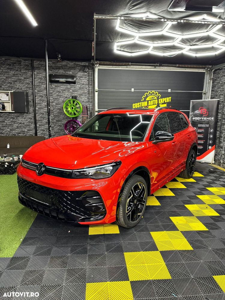Volkswagen Tiguan - 1