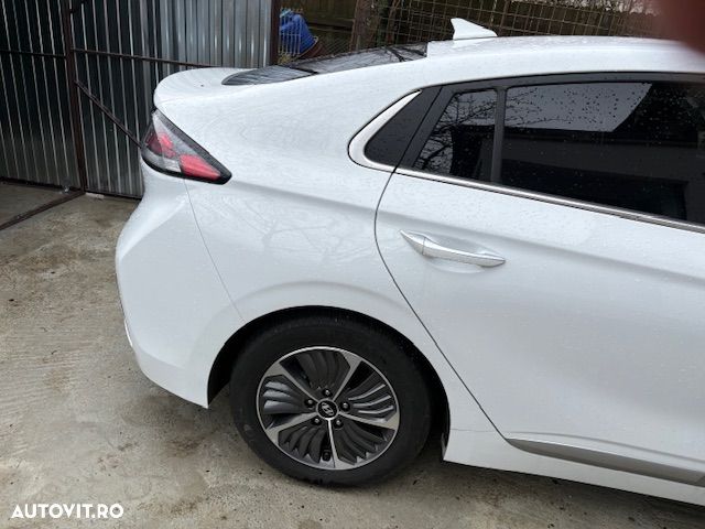 Hyundai IONIQ - 14