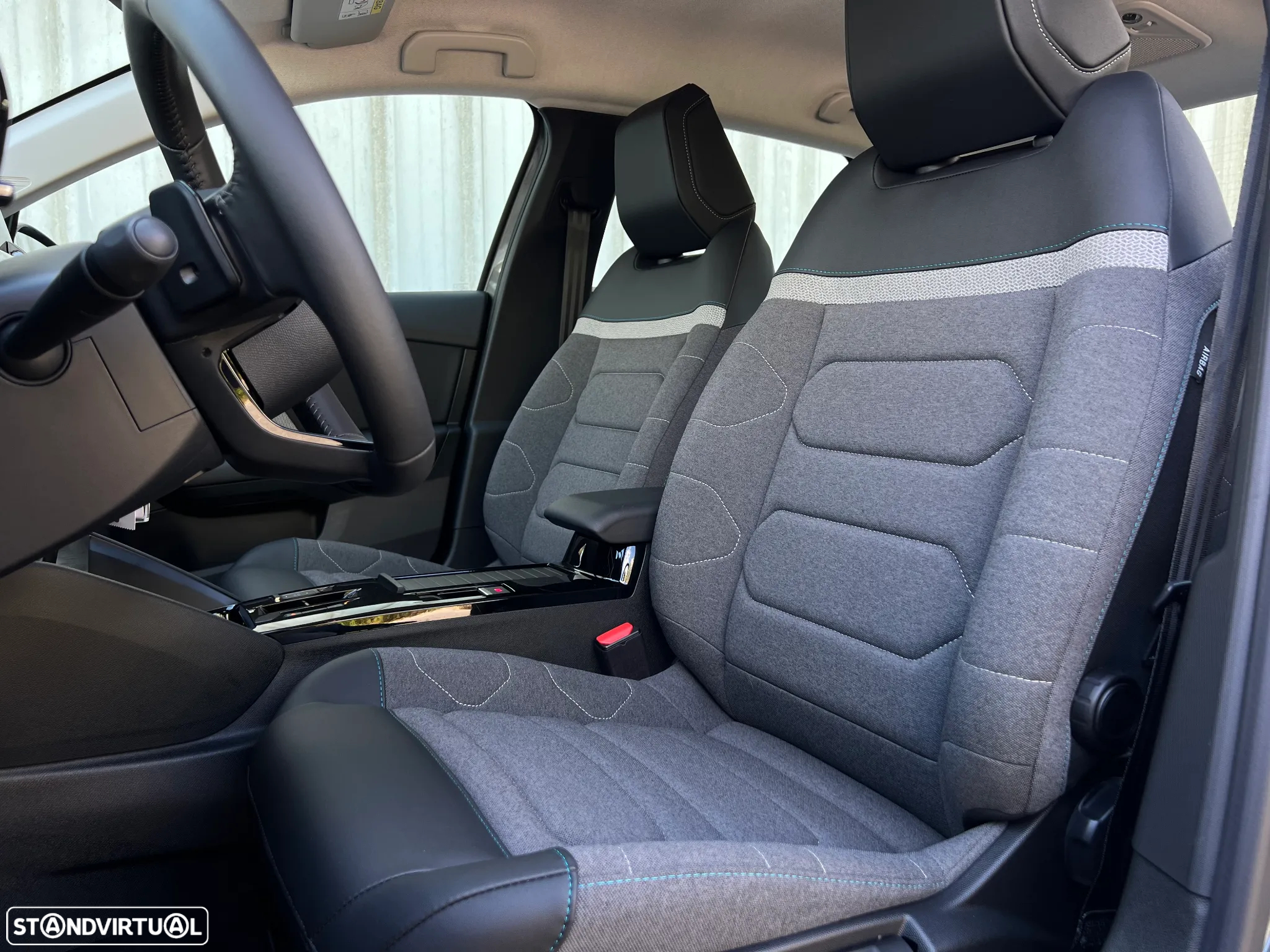 Citroën C4 X 1.2 PureTech Plus EAT8 - 28