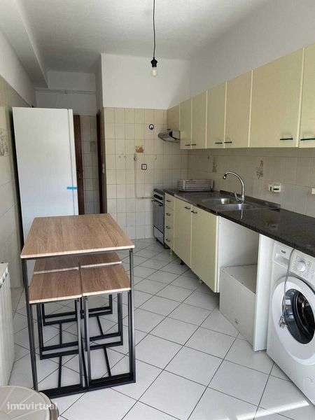 Apartamento T2 com Garagem - São Martinho do Bispo - Grande imagem: 2/12