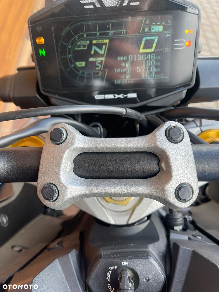 Suzuki GSX 1000 - 16