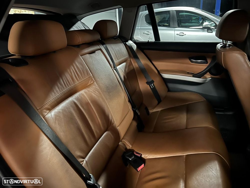 BMW 320 d Touring Navigation Sport - 17