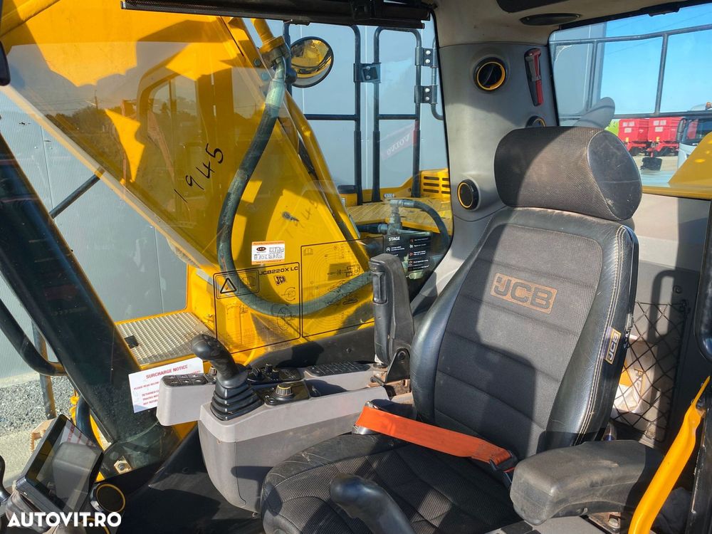 JCB 220X LC Excavator - 10
