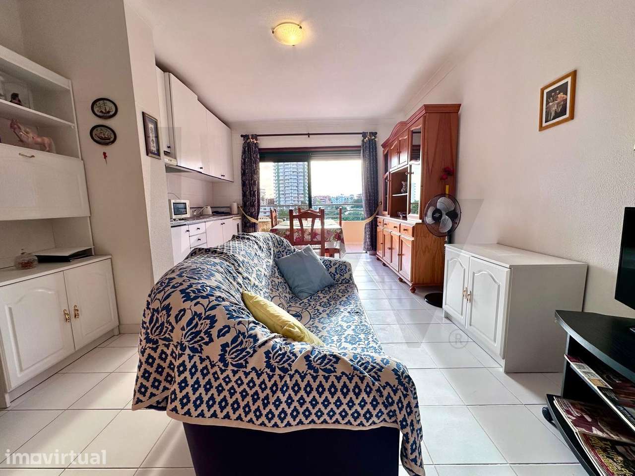 Apartamento T0 com Vista Mar e Parqueamento a 200m da Praia da Rocha - Grande imagem: 4/23