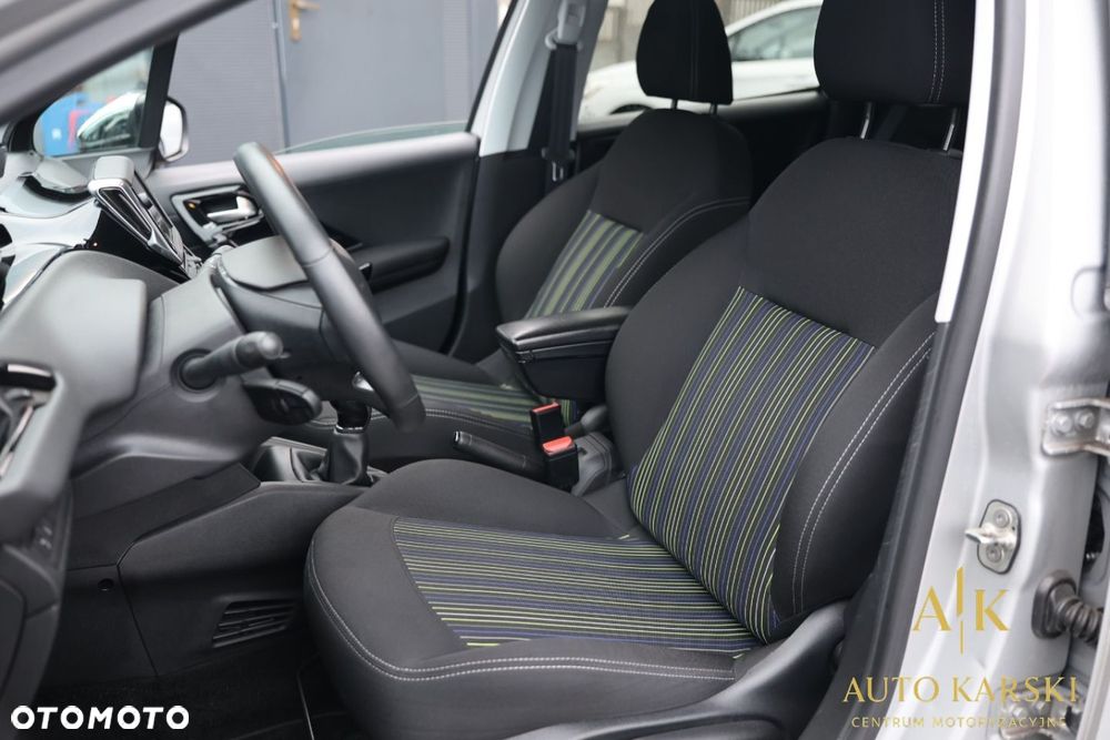 Peugeot 208 - 29