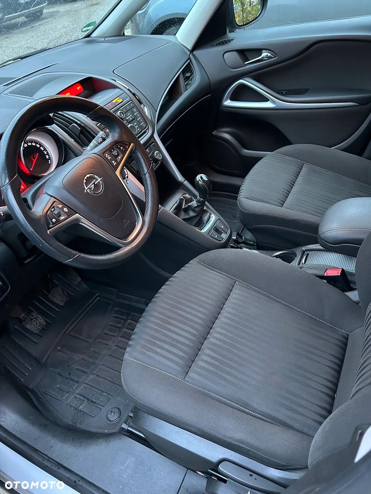 Opel Zafira 2013 photo 4
