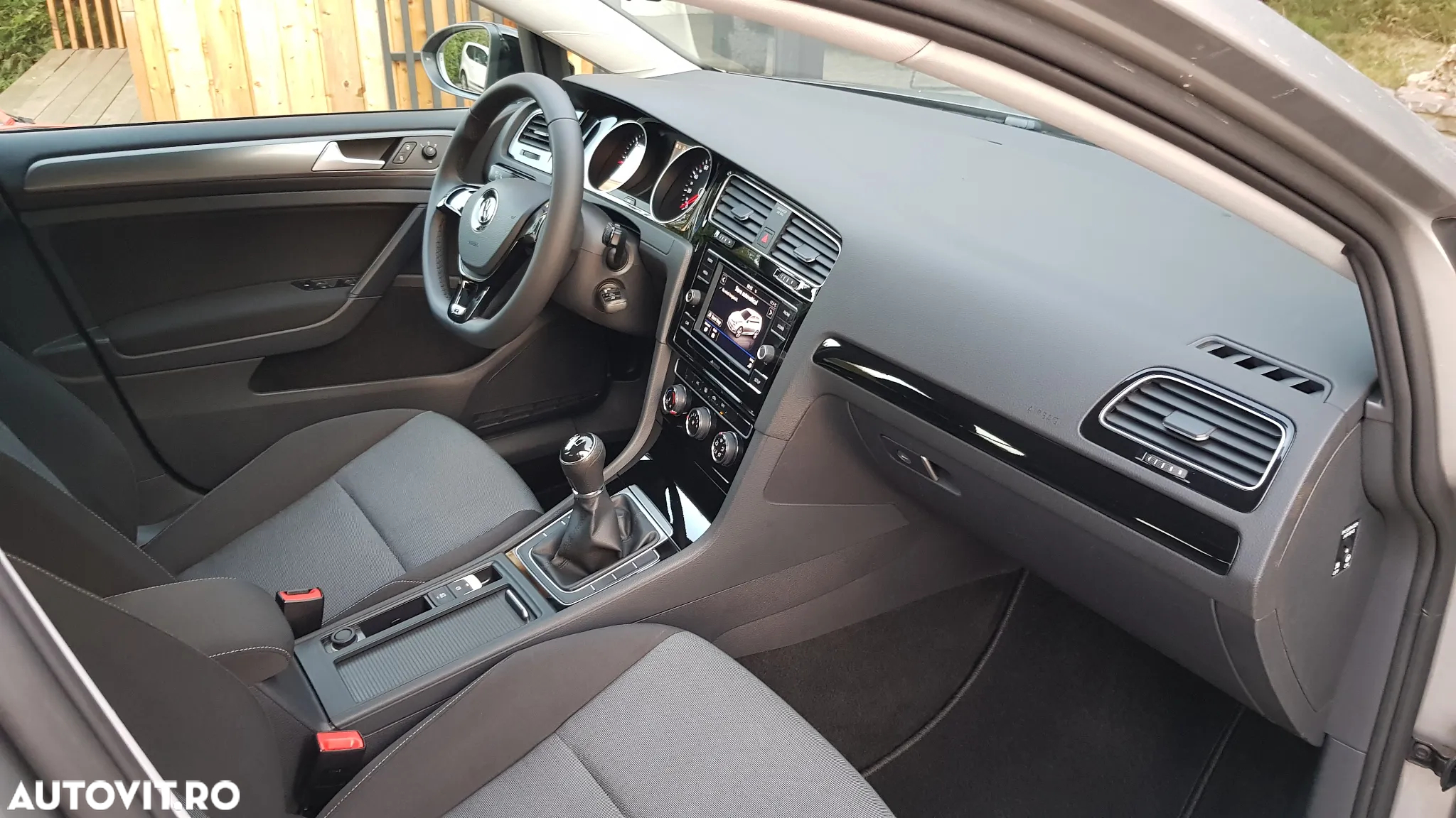 Volkswagen Golf - 28