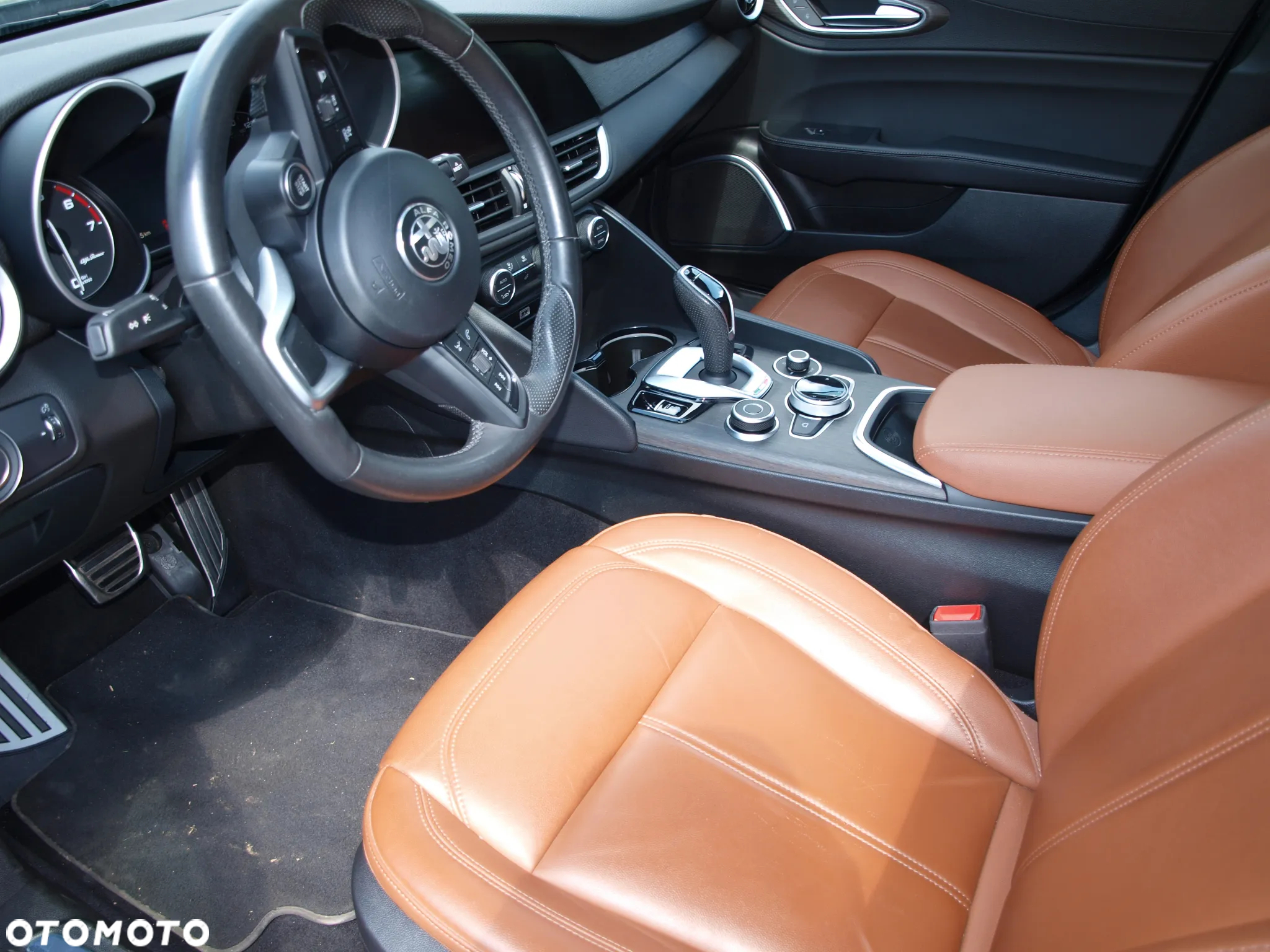 Alfa Romeo Giulia 2.0 Turbo 16V AT8-Q4 Ti - 8