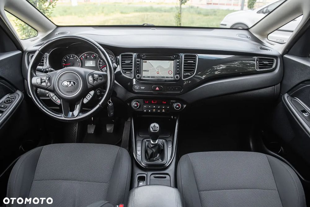 Kia Carens - 26