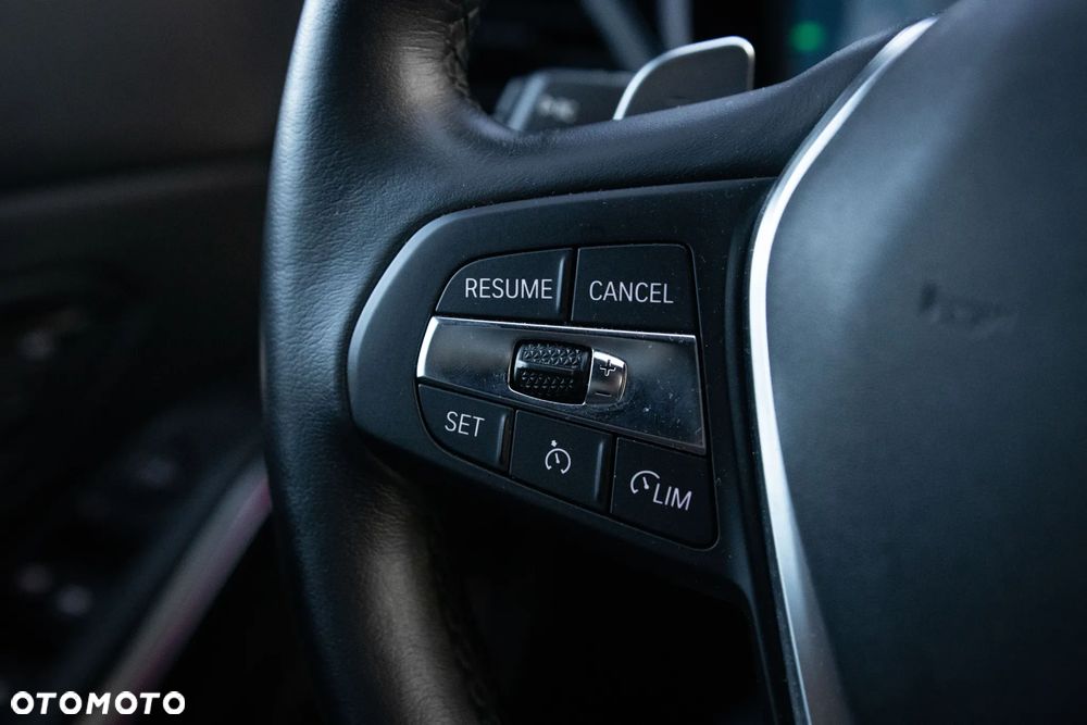 BMW Seria 3 330i xDrive Sport Line - 16