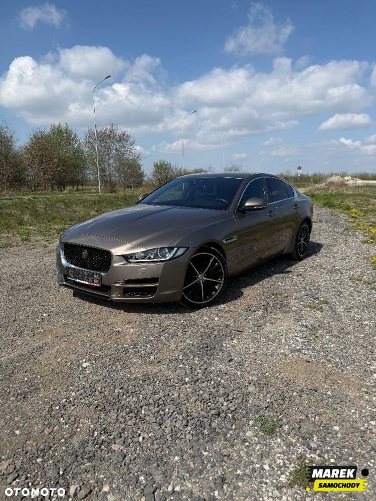 Jaguar XE - 4