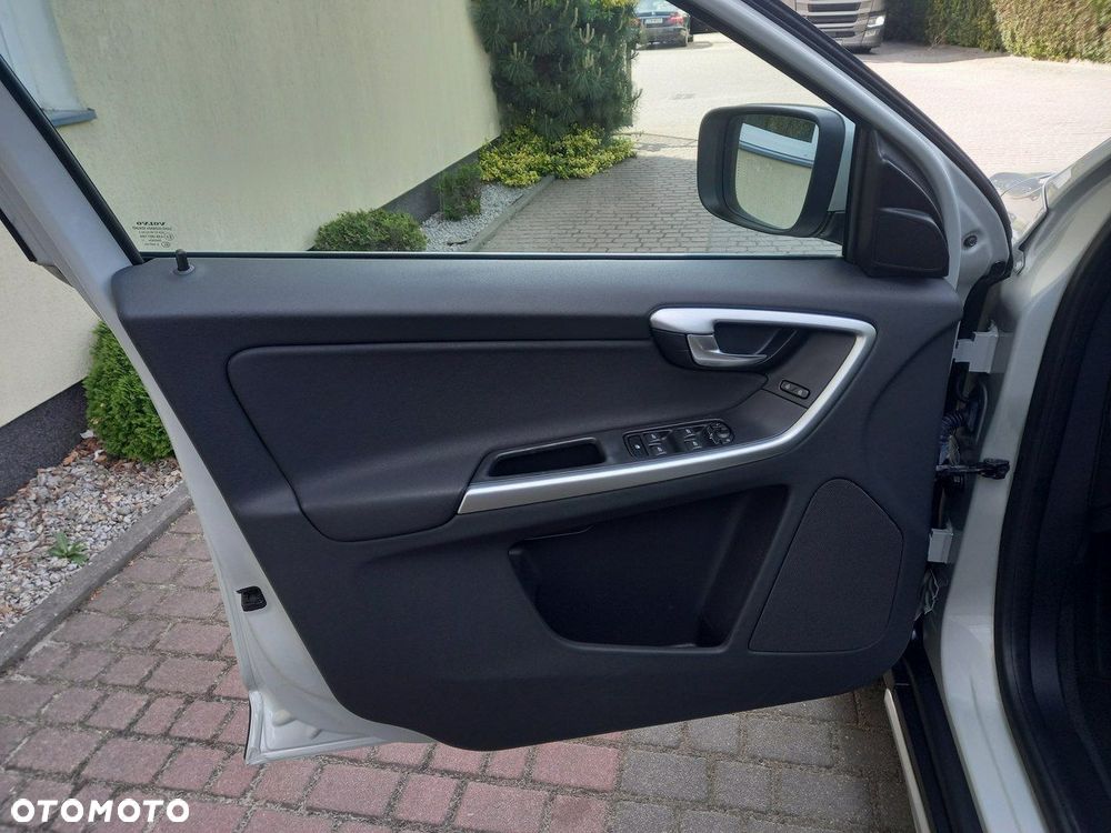 Volvo XC 60 DRIVe Momentum - 33