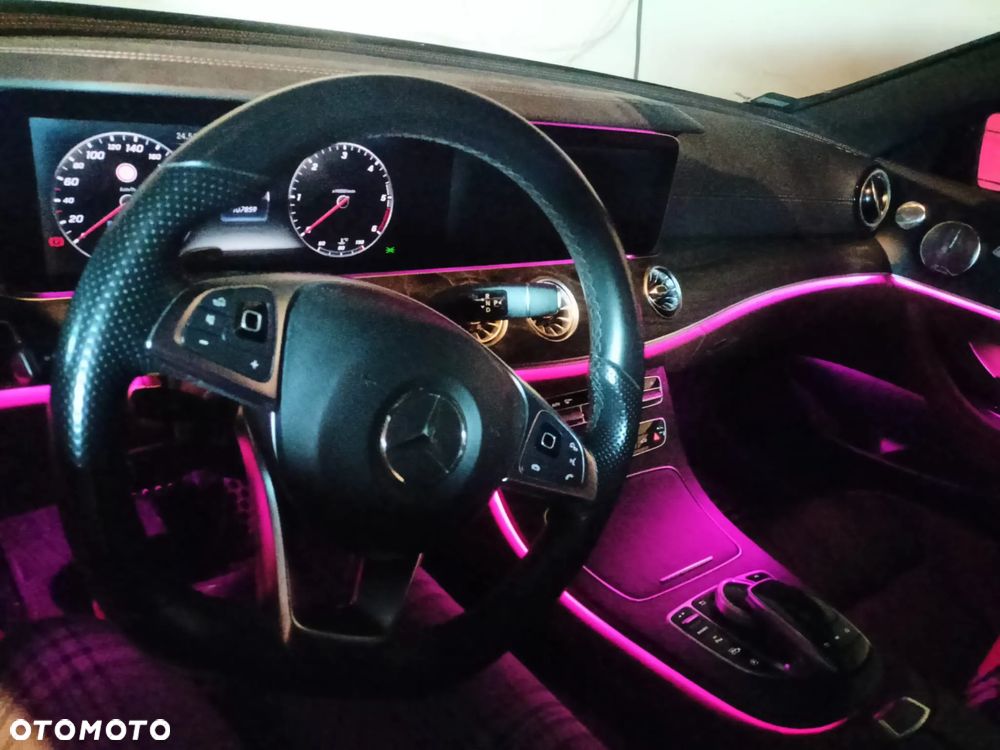 Mercedes-Benz Klasa E 220 d Coupe 4-Matic 9G-TRONIC - 30