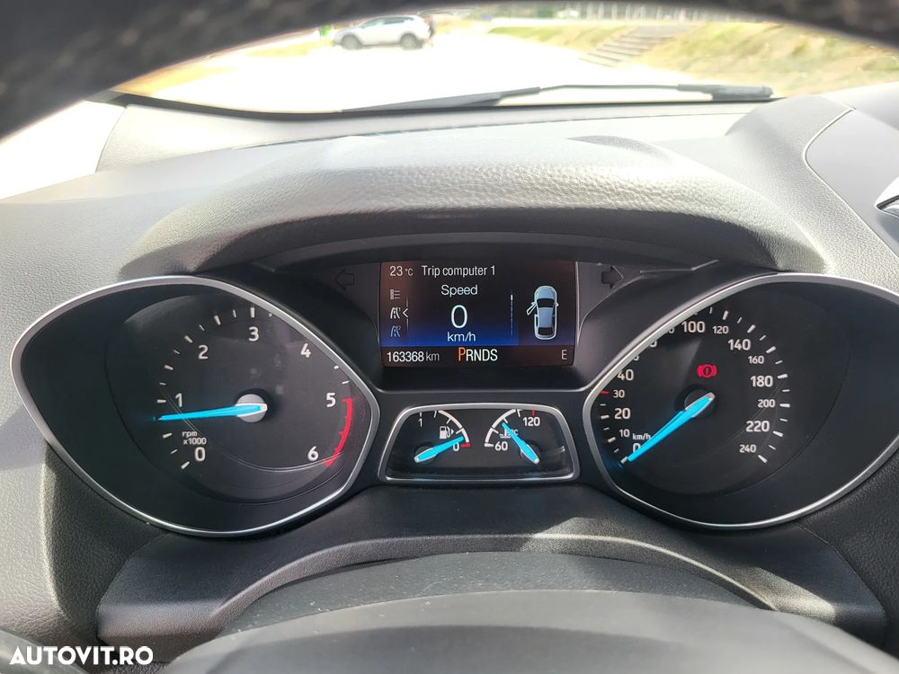 Ford Kuga 1.5 TDCi 2WD Powershift Titanium - 12