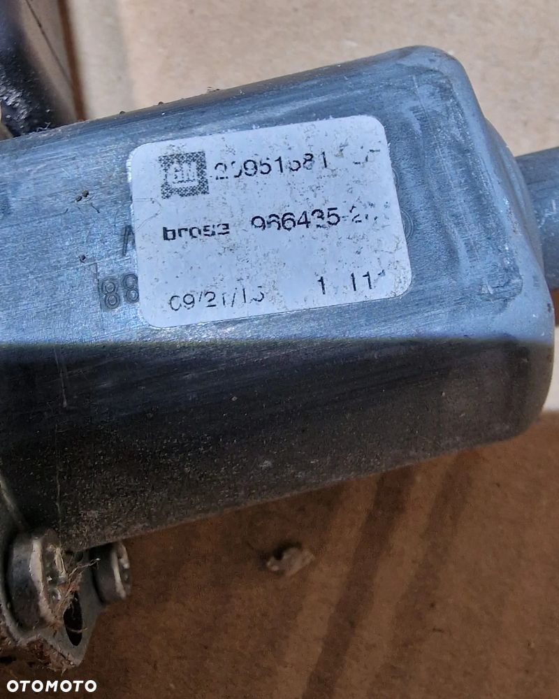 PODNOŚNIK SZYBY LEWY PRZÓD 20951581 OPEL ASTRA IV GTC - 7