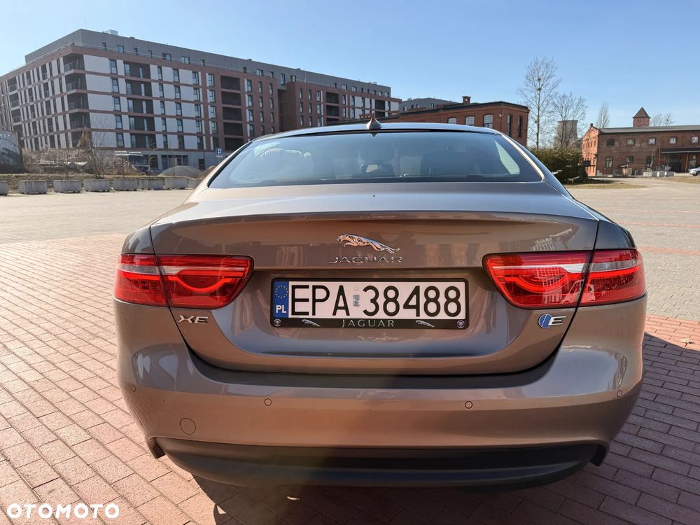 Jaguar XE 2.0 D Pure - 10