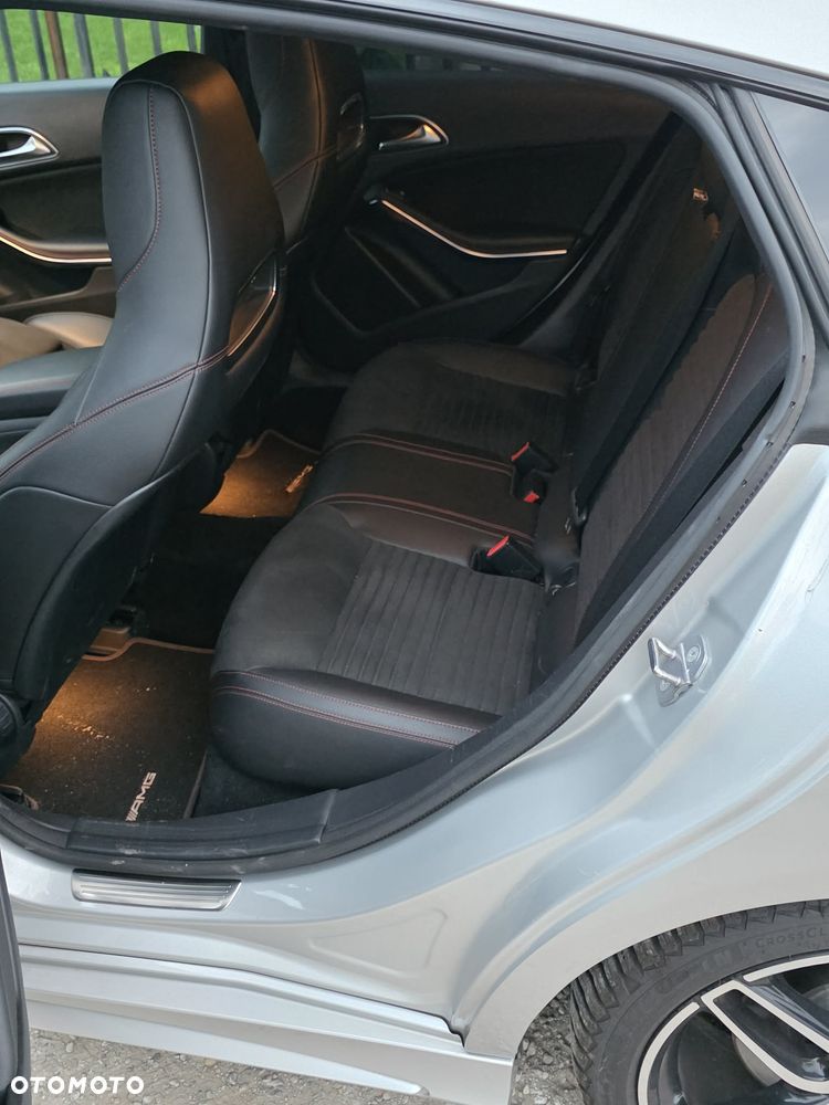 Mercedes-Benz CLA 180 7G-DCT AMG Line - 14