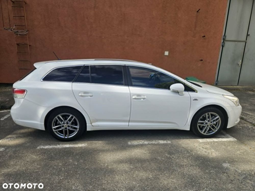 Toyota Avensis 2.2 D-CAT Sol plus NAVI - 1