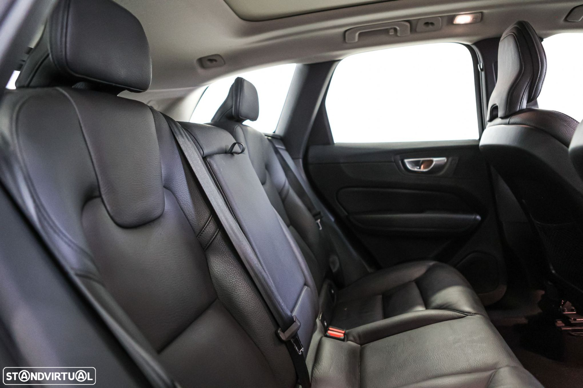 Volvo XC 60 2.0 B4 Plus Dark - 13