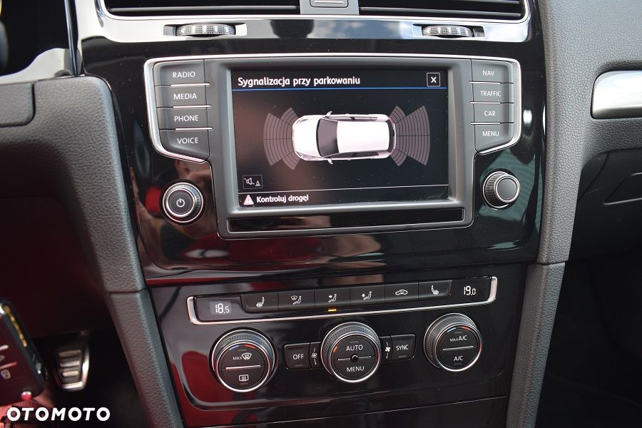 Volkswagen Golf 1.6 TDI BlueMotion Technology Allstar - 12