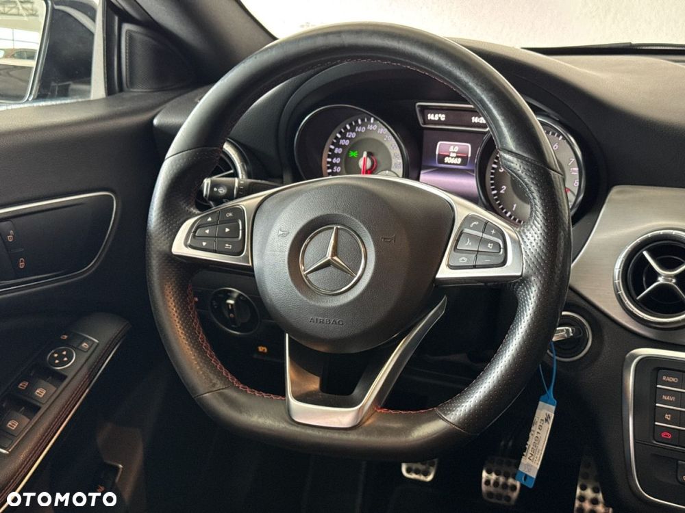 Mercedes-Benz CLA 180 AMG Line - 28