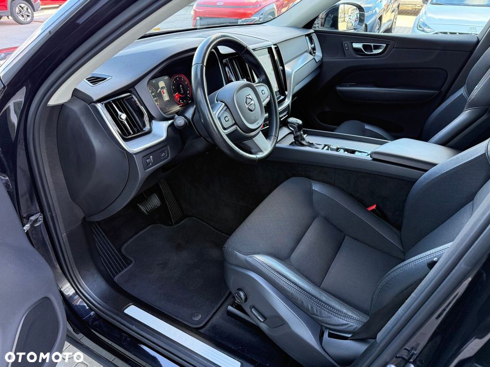 Volvo XC 60 T4 Momentum Pro - 10