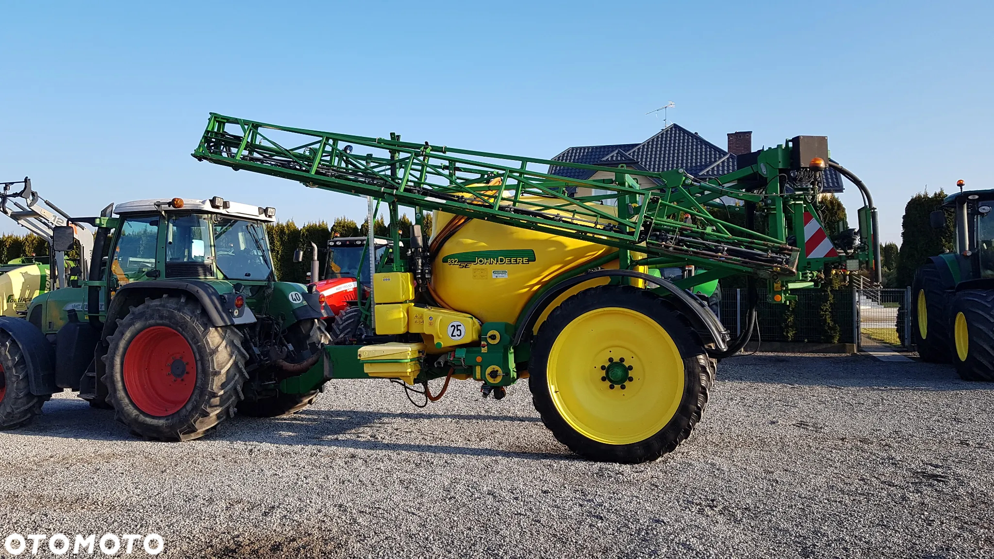 John Deere 832 - 16