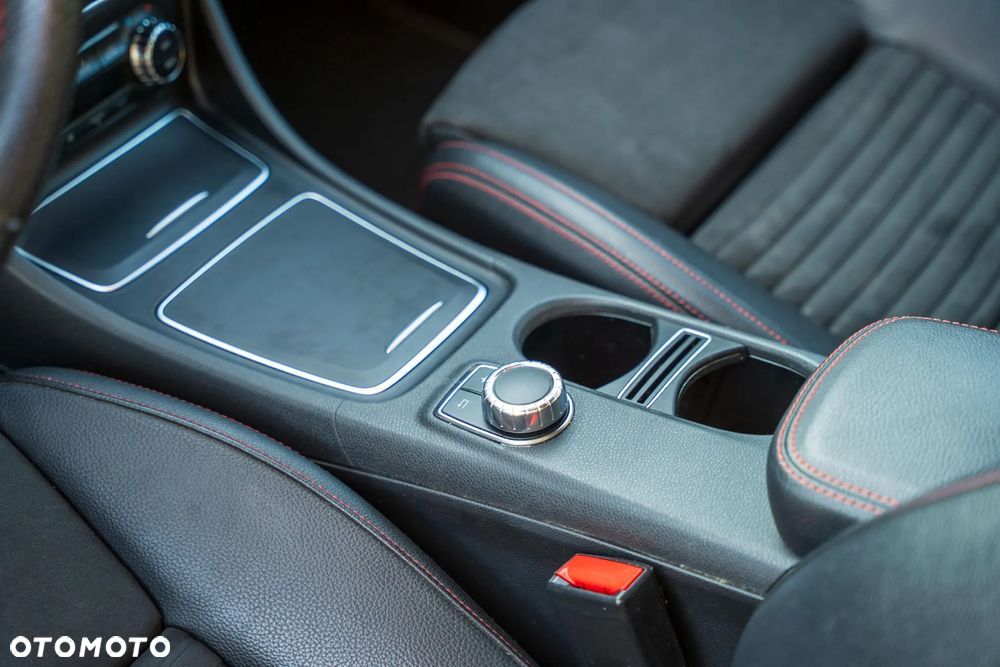 Mercedes-Benz GLA 200 7G-DCT AMG Line - 9