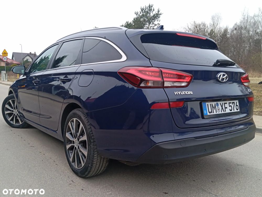 Hyundai i30 blue 1.6 CRDi Premium - 3