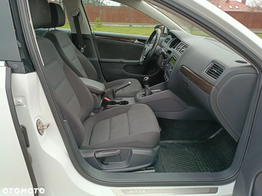 Volkswagen Jetta - 11