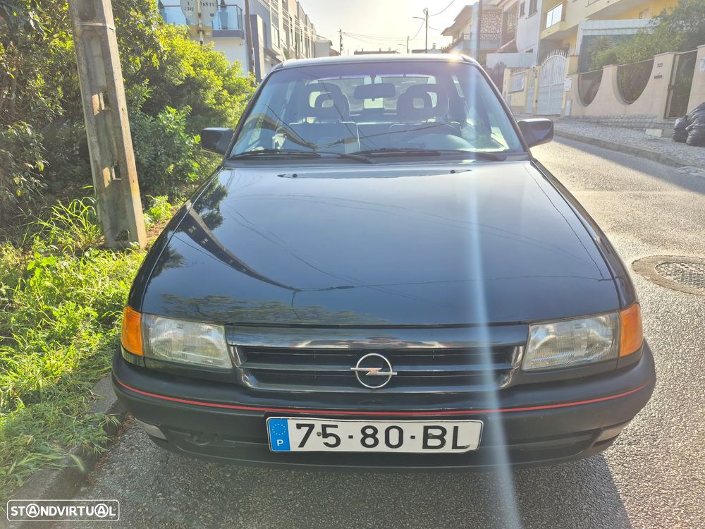 Opel Astra 1.6i GT - 4