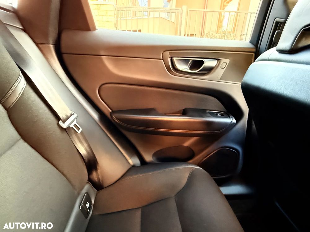 Volvo XC 60 D3 Momentum Pro - 26